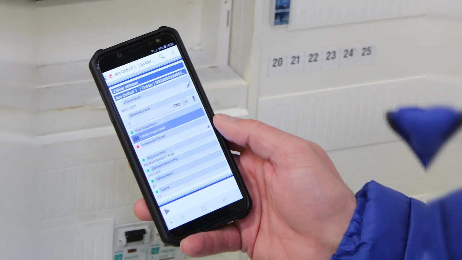 Mobile Ablesung der Zählerstände. (Foto: Westfalen Weser Netz)