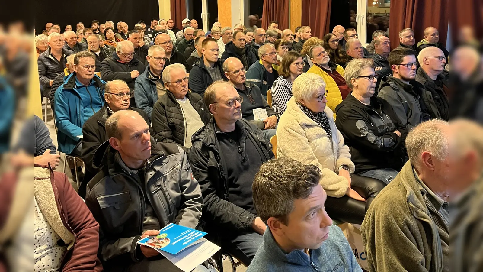 Aufmerksam lauschten zahlreiche Besucher den Ausführungen des sewikom-Mitarbeiters Sebastian Groppe. (Foto: sewikom)