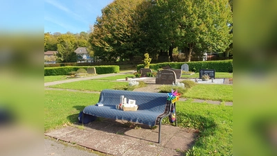 Ein Platz für Gespräche und Gebete auf dem Friedhof Neuenheerse. (Foto: privat)