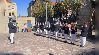 Festzug der Spielmanns- und Fanfarenzüge bei der Warburger Oktoberwoche (Foto: Julia Sürder)