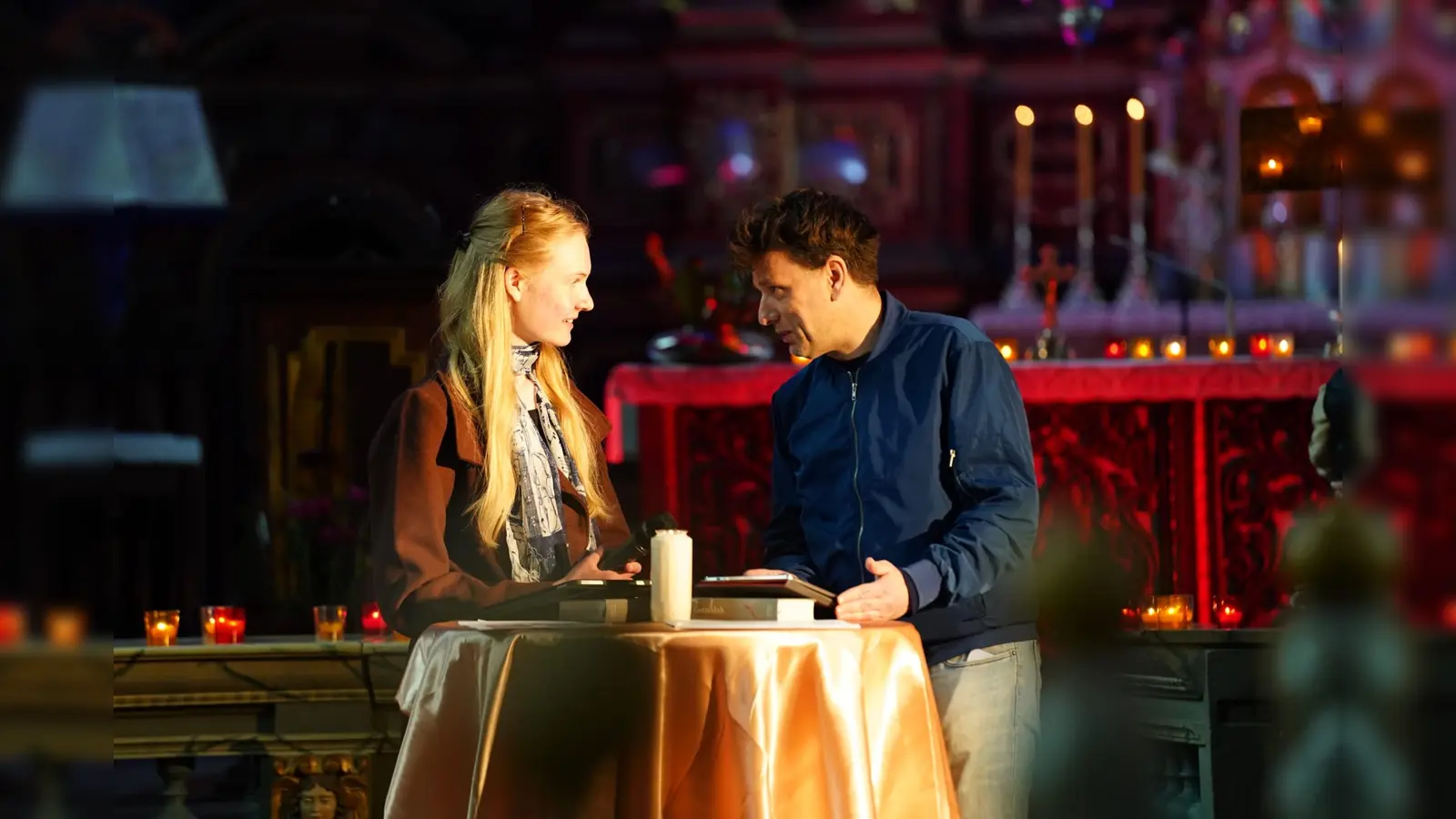 Annika Maria Düker hat im vergangenen Jahr in Höxter das Sakrament der Firmung empfangen und gestaltete jetzt den Lightroom-Gottesdienst in Corvey mit. Im Interview mit ihr schilderte Gemeindereferent Carsten Sperling eine besondere Ostererfahrung, die sein Leben prägt. (Foto: Iris Düker)