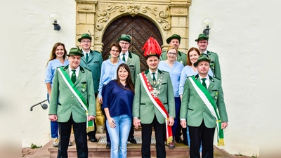 Das Königspaar von Istrup mit seinem Hofstaat. (Foto: privat)