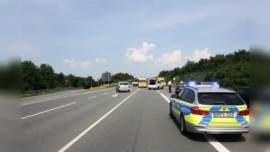 Unfallstelle aus Richtung Höxter (Foto: Foto: Polizei Höxter)