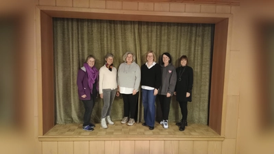 Gemeinsam gegen den Winterblues (v.l.): Carina Lücke-von Rüden, Vorstand kfd, Kerstin Beyermann, Koordinatorin des Ambulanten Hospizdienstes Mutter Teresa, Angelika Beyermann, Vorstand kfd, Rita Ritter, Vorstand kfd. (Foto: Caritas Büren)