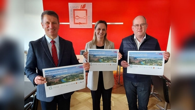 Sie freuen sich auf die öffentliche Auftaktveranstaltung zur Umsetzung des Kreisentwicklungskonzepts (v.l.): Landrat Michael Stickeln, Sarah Thiet (Leiterin der Abteilung Gemeinschaftsbüro Landrat beim Kreis Höxter) und Michael Stolte (Geschäftsführer der Gesellschaft für Wirtschaftsförderung im Kreis Höxter). (Foto: Kreis Höxter)