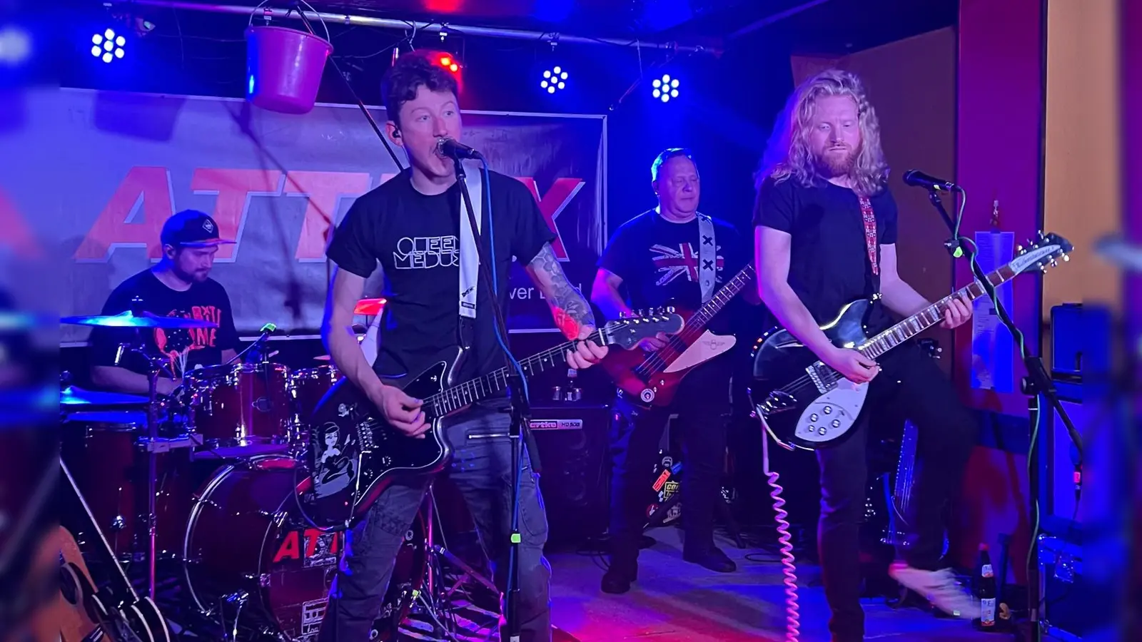 ATTIXX, die klassische Rock Coverband aus Höxter eröffnet mit die Marktsommer-Konzerte in Holzminden. (Foto: ATTIXX)