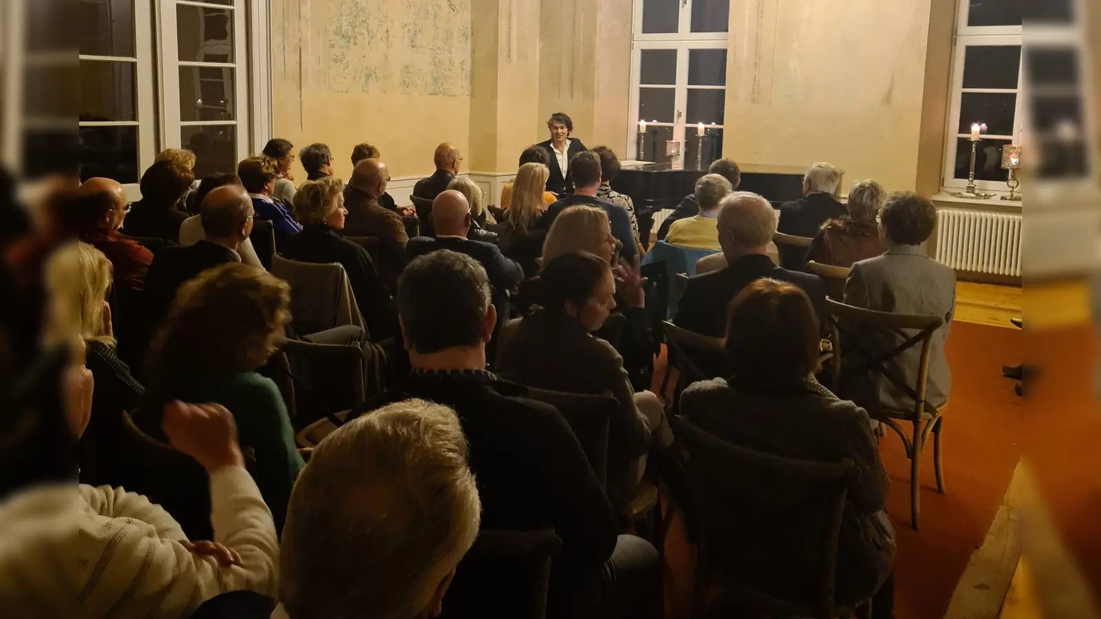 Konzert mit Mark Scheibe am Steinway. (Foto: Foto: Kunst- und Kulturverein BurG Herstelle)