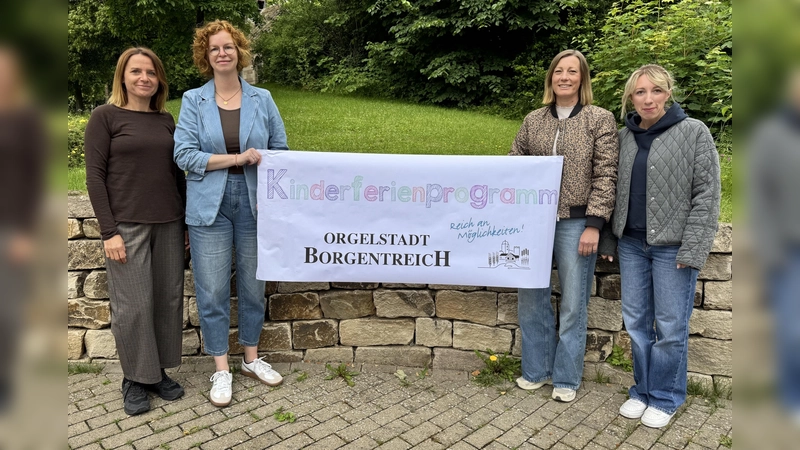 Andzelika Kassan (Orgelstadt Borgentreich) Nicole Dürdoth und Olga Otto (Organisatorinnen des Kinderferienprogramms) sowie Valentina Cloidt (stellvertretend für den VfR Borgentreich). (Foto: privat)