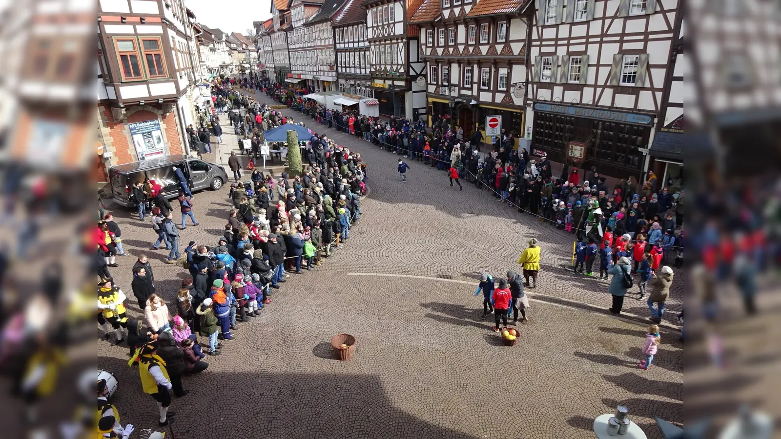 Die Spenneweih geht auf zwei Stiftungen zurück, mit denen armen Uslarer Bürgern geholfen wurde. Daraus hat sich eine beliebte Veranstaltung mit Staffellauf und Mitmachaktionen entwickelt. Spenneweih findet immer am Sonntag zwei Wochen vor Ostern statt (Foto: Touristik-Information Uslar, C. Filpe)
