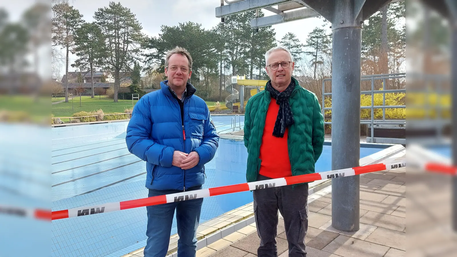 Geschäftsführer Leander Sasse (l.) und Stefan Bosse, Bäderbetriebsleiter.<br>  (Foto: Stadtwerke Warburg)