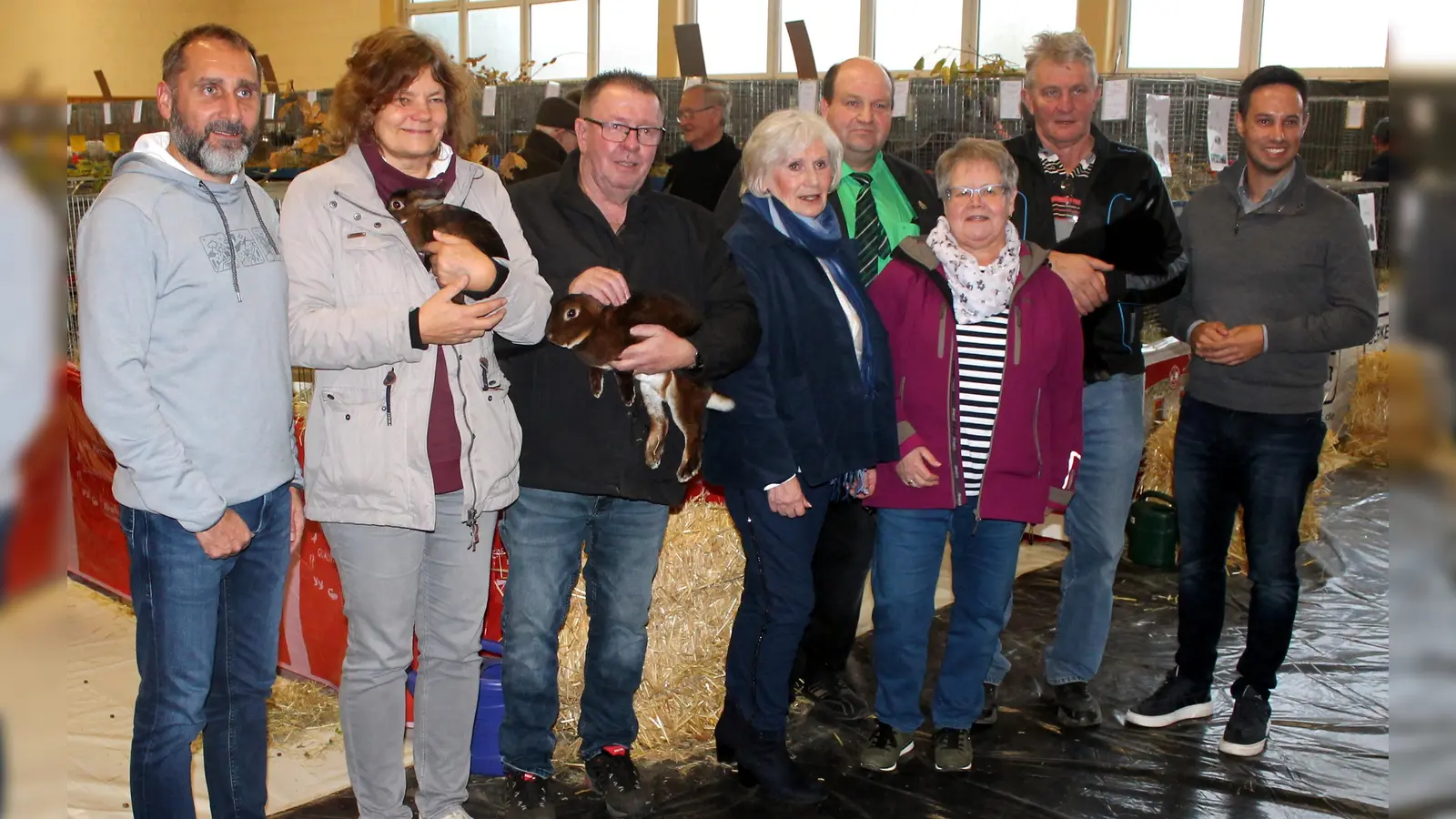 Einige der besten Aussteller der Kreisschau in Deisel mit Ehrengästen bei der offiziellen Eröffnung der Schau. (Foto: privat)