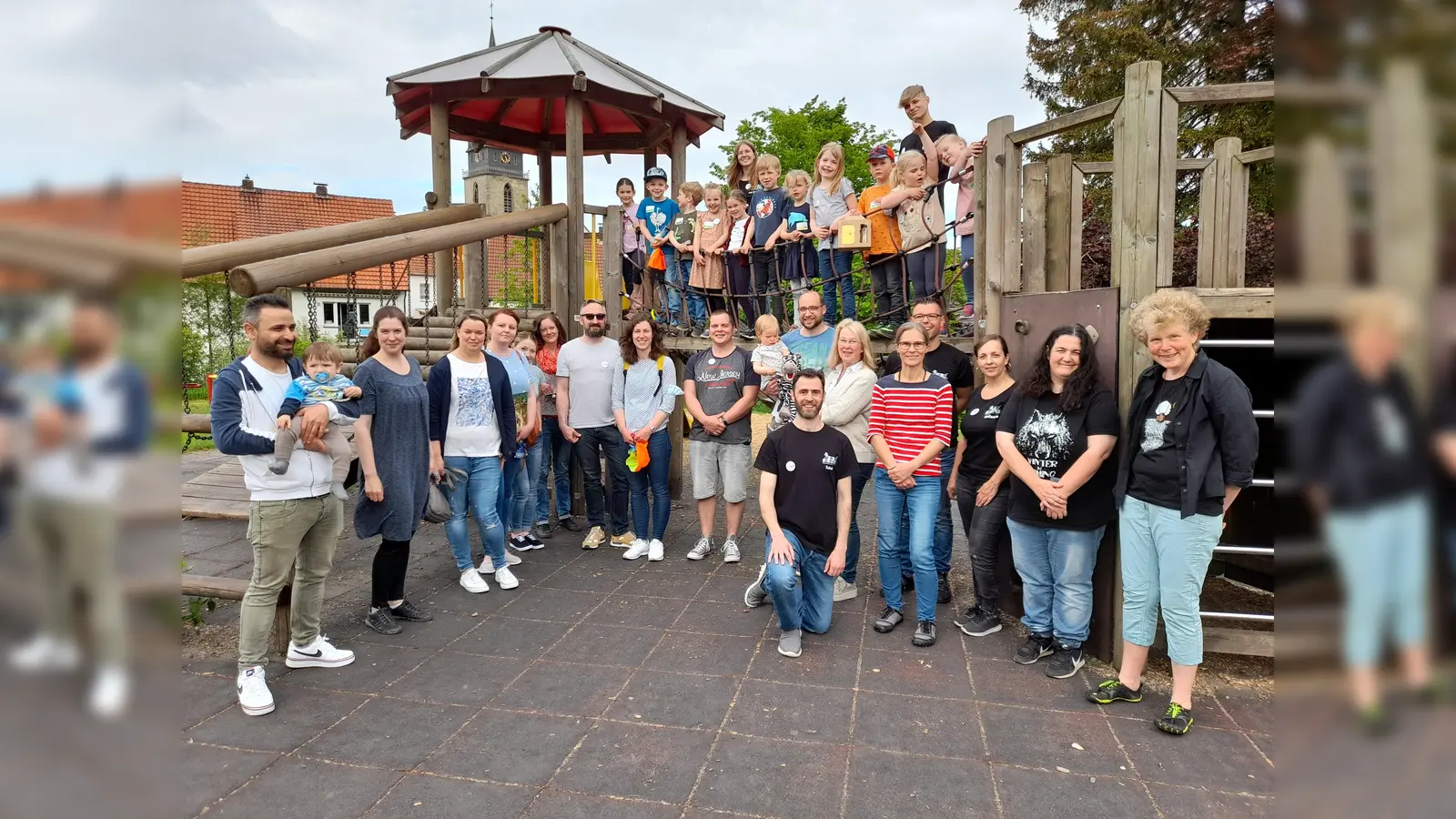 Gute Stimmung herrschte beim Familiencafé für Vorschulkinder an der Grundschule Bad Driburg. Gemeinsam mit ihren Eltern konnten die zukünftigen i-Dötzchen schon einmal das Schulgelände erkunden und ihre zukünftigen Lehrerinnen und Lehrer kennenlernen. (Foto: Kreis Höxter)