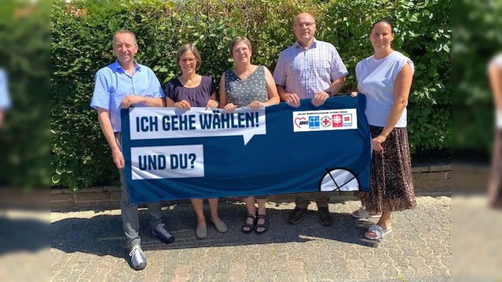 V.l.: Thomas Rudolphi (Vorstand, Caritasverband für den Kreis Höxter e.V.), Kathrin Jäger (Geschäftsführung, Der Paritätische Wohlfahrtverband Kreisgruppe Höxter), Sabine Heikenfeld (Vorstand, AWO-Kreisverband Höxter), Christian Lange (Vorstand, DRK Kreisverband Höxter) und Vanessa Kamphemann (Vorstand Diakonie Paderborn-Höxter e.V. , Sprecherin der AG der Wohlfahrtverbände).  (Foto: AWO Kreisverband Höxter e.V.)