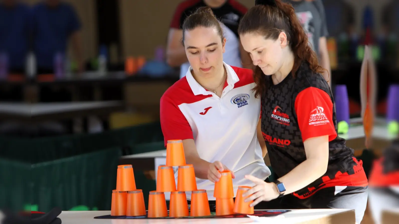 Sport Stacking geht auch im Doppel. (Foto: privat)