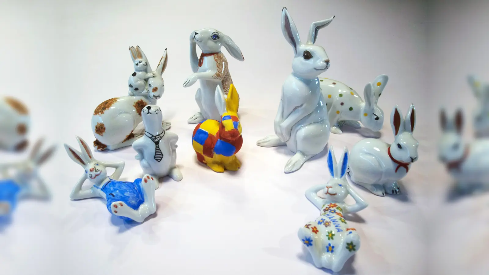 Zu Ostern dreht sich alles ums Gießen und Bemalen der charmanten Hasenfiguren aus Porzellan. (Foto: Museum Schloss Fürstenberg)