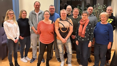 Zeigten sich beim Treffen sehr zufrieden (hinten v.l.): Wanda Rau, Marie Habermann, Jan Möller (alle Stadt Holzminden), Wolfgang Jacob (Kreissportbund Holzminden), Michael Talke (MTV 49 Holzminden), Ulrich Radtke (RunArtits), Hartmut Hirche (SV 06 Holzminden) und Jörg Hübner (MTV 49 Holzminden) sowie (vorne von links) Ricarda Riedel (SV 06 Holzminden), Jens Nolde (Stadt Holzminden), Katrin Schliephake (MTV Altendorf) und Carla Schwerin (MTV 49 Holzminden). (Foto: Kreissportbund Holzminden)