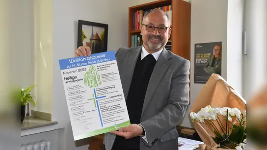 Monsignore Andreas Kurte kündigt die Annen-Novenen an.  (Foto: Barbara Siebrecht)