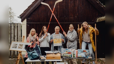 Das Organisationsteam Dorfflohmarkt Neuhaus: Susanne Paul, Sabrina Krüger, Isabell Vogdt, Rica Willeke und Charlotte Mikus (Foto: privat)