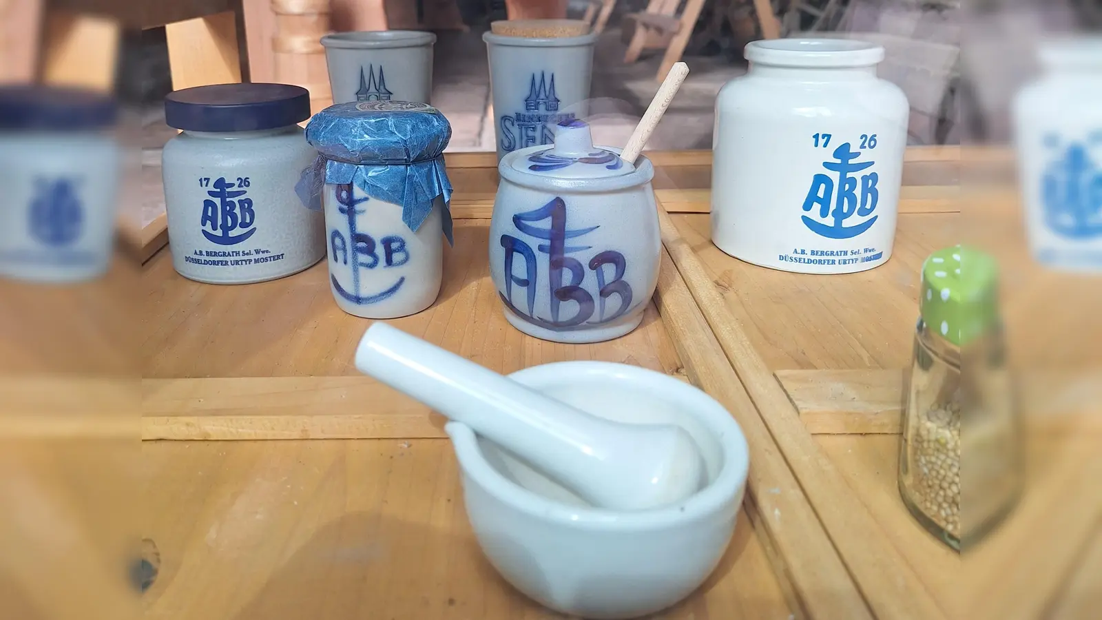 Senf-Tischtöpfchen. (Foto: Klaus A.E. Weber)