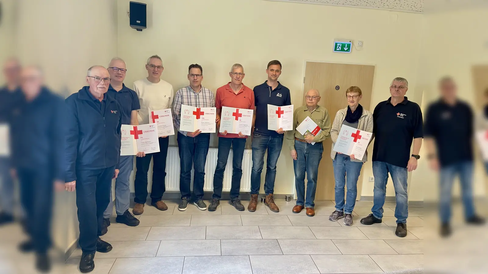 Der Vorstand des DRK-Ortsverbandes Warburg ehrte eifrige Blutspender. (Foto: DRK Ortsverband Warburg / privat)