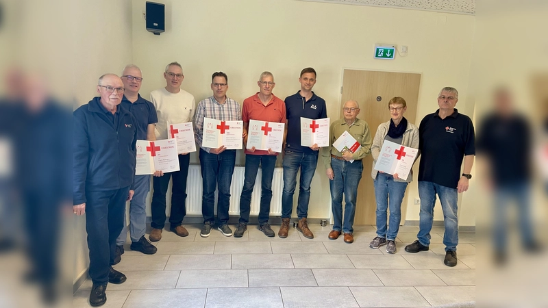 Der Vorstand des DRK-Ortsverbandes Warburg ehrte eifrige Blutspender. (Foto: DRK Ortsverband Warburg / privat)