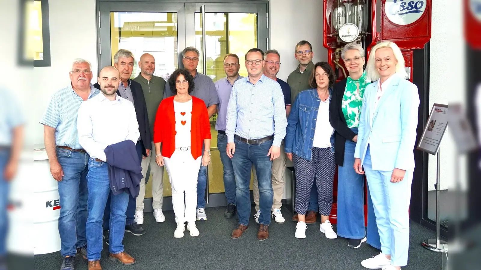 Bei der Betriebsbesichtigung von Firma Keck Energieservice (v. l.) Raimund Giefers, David Prott, Hermann Temme, Lars Schrader, Walburga Neu,Franz-Josef Rauter, Florian Reitemeier, Alexander Kleinschmidt, Dirk Löneke, Markus Gerdes, Elisabeth Beineke, Jutta Robrecht und Viola Wellsow (Foto: Barbara Siebrecht)