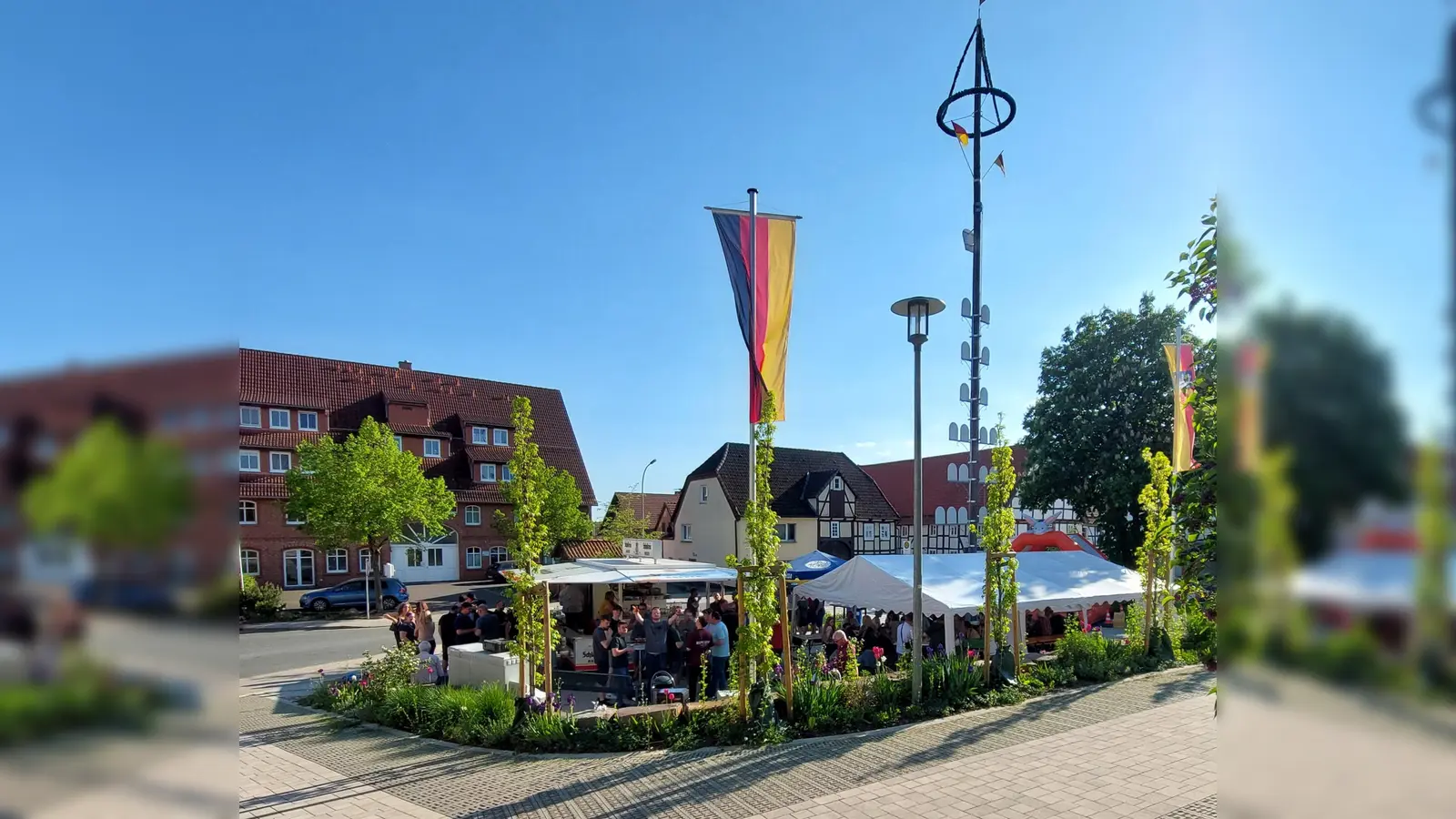 Borgholzer feiern den 1. Mai. (Foto: Gerhard Brast)
