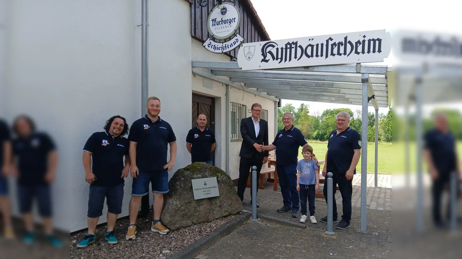 V.l.: Vito Battaglia, Jonas Kropp, Tim Denecke, Ulrich Wiegartz-Dierkes (Sparkasse), Gerhard Konze, Jannik Konze und Johannes Timmermann. (Foto: privat)
