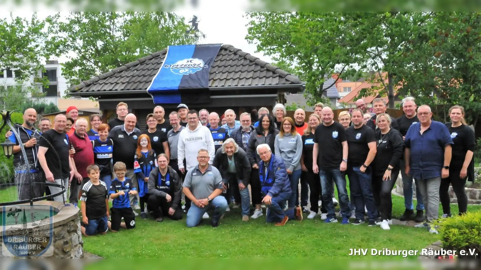 Gruppenfoto aller anwesenden Mitglieder nach der Versammlung mit den Ehrengästen. (Foto: privat)