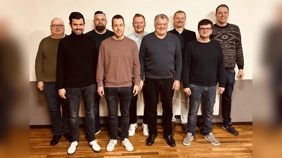 Mit Zuversicht nach vorne (v.l.): Frank Bosin, Dr. Marcel Franzmann, Lucas Villmer, Niklas Mörs, Dominik Beine, Peter Timmermann, Rafael Weber, Julian Menne und Johannes Willmes. (Foto: privat)