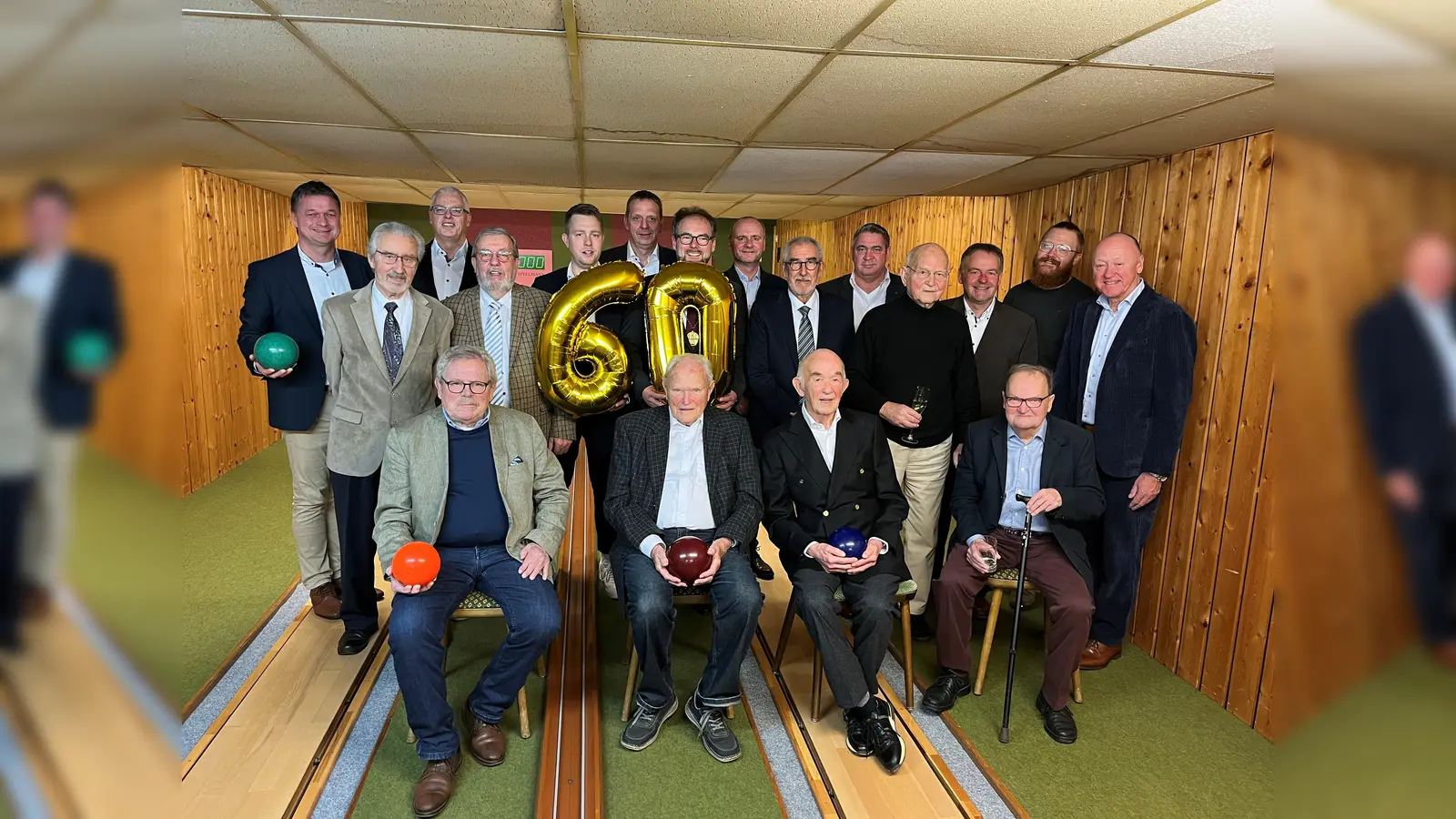 Vorn (v.l.): Hartmut Börnecke, Theo Fischbach, Hermann Althaus und Rudi Schaefers, (hinten v.l.) Olaf Krane, Günther Schwarz, Andreas Kraut, Franz Freitag, Jonas Volmer, Dirk Hillebrand, Matthias Nolte, Christian Harmann, Peter ten Hompel, Volker Pohl, Georg Grohmann, Wolf-Rüdiger Mutter, Marco Kral und Andreas Schafmeister. Es fehlt Anton Volmer. (Foto: privat)