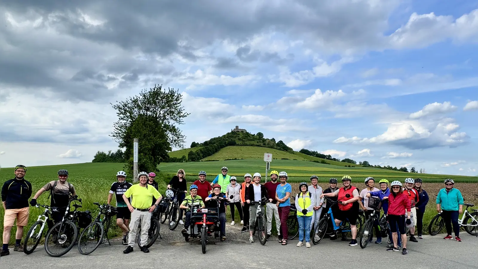 Gruppenbild vom Auftakt des Stadtradelns 2026 (Foto: Stadt Warburg)