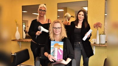 Die Friseurinnen Vanessa, Miriam und Kim sind das Team von „Der kleine Salon“. (Foto: Foto: Siebrecht)