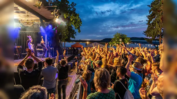Das Publikum beim Orange Blossom Special Festival in Beverungen. (Foto: Peter Schickert)