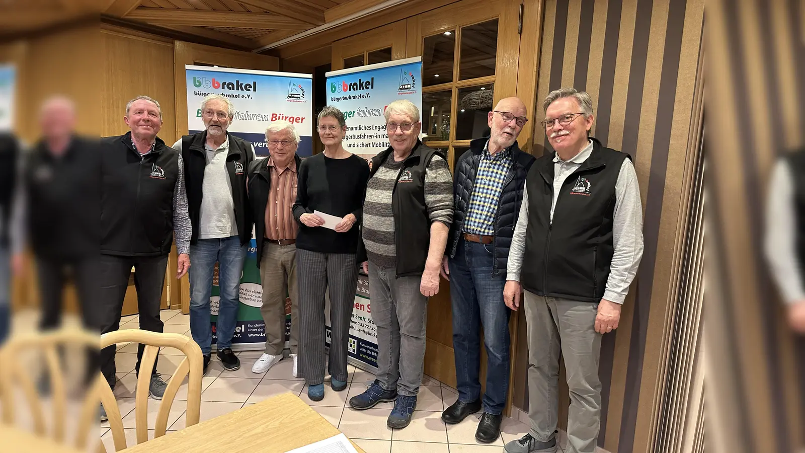Vorstand und die Geehrten (v.l.): Wolfgang Deppe (2. Vors.), Rainer Pauli (1. Vors.), Rainer Krelaus, Schriftführer (46 Fahrten); Andrea Schulte (33 Fahrten), Erwin Meyer (35 Fahrten), Wolfgang Bünger (14 x Reinigung), Erwin Zimmermann, Kassierer (Foto: privat)