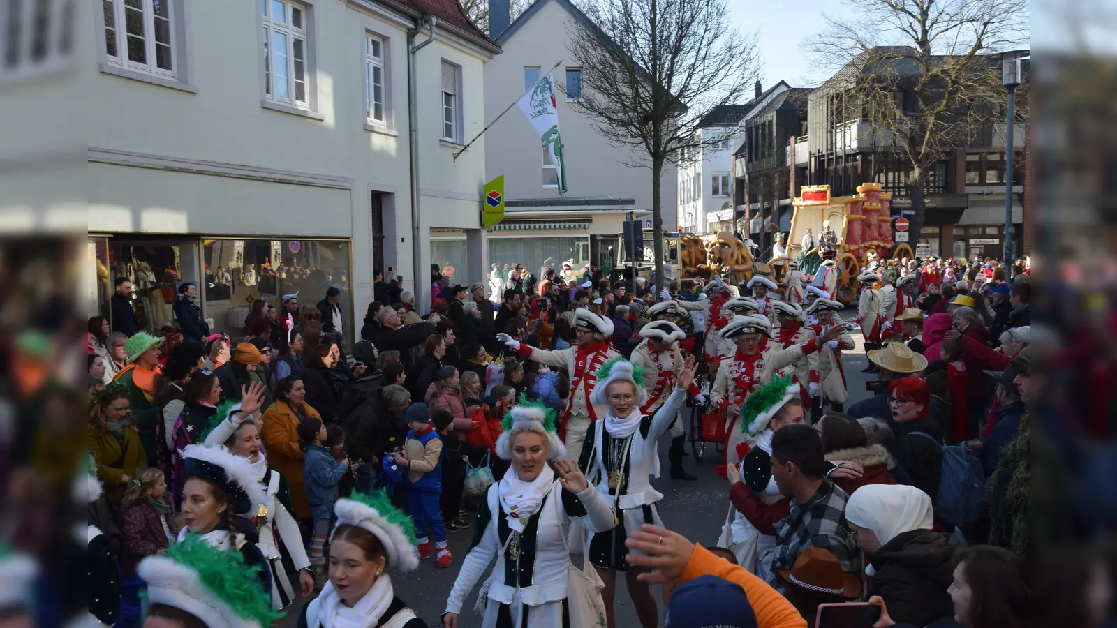 Auf Steinheims Straßen gings mal wieder besonders lustig zu. (Foto: Marc Otto)