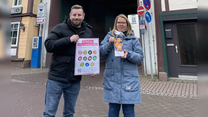 Peter-Ulf Geisler und Inga Schaper vom Stadtmarketing Holzminden laden ein zu den Duft- und Aromaseminaren. (Foto: privat)