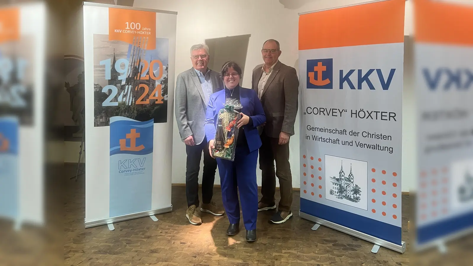 Dietmar Beineke und Frank Rexforth bedanken sich für den KKV bei Baudezernentin Claudia Koch. (Foto: privat)