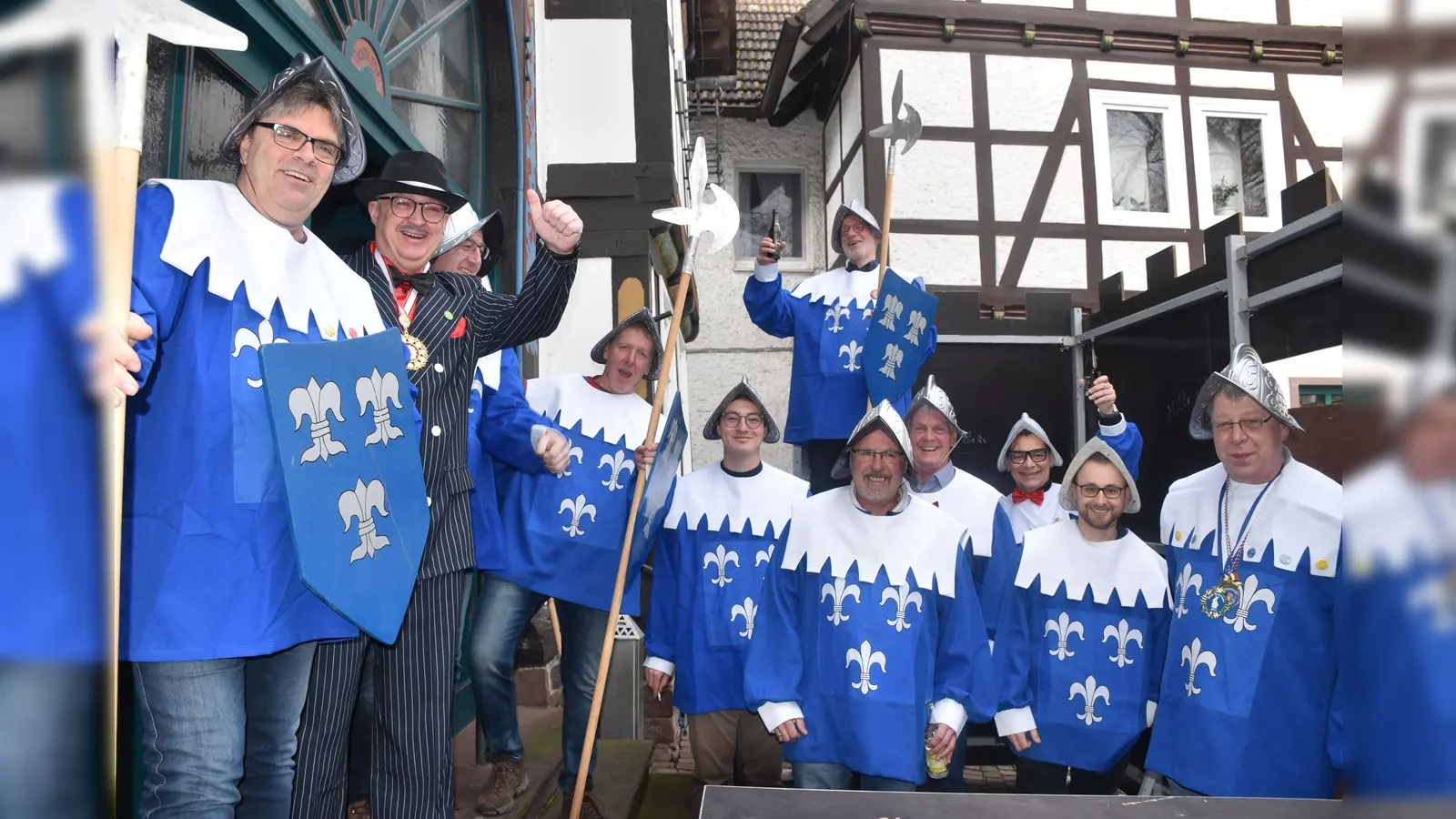 Angriff der Narren auf das Beverunger Rathaus (Foto: Barbara Siebrecht)