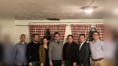 Bei der Jahreshauptversammlung: (v.l.n.r. Daniel Siewert (Beisitzer), Sebastian Rose (Kassierer), Anna-Maria Rose (1. Schriftführerin), Alexander Bathe (1. Vorsitzender), Julian Zielasko (2. Vorsitzender), Andreas Menke (2. Schriftführer), Andre Menke (Stabführer)) (Foto: Foto: privat)