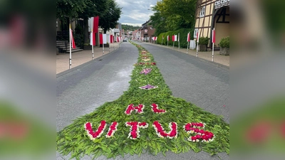 Ein herrlicher Blumenteppich gehört zum schmückenden Beiwerk des Vitusfestes. (Foto: privat)
