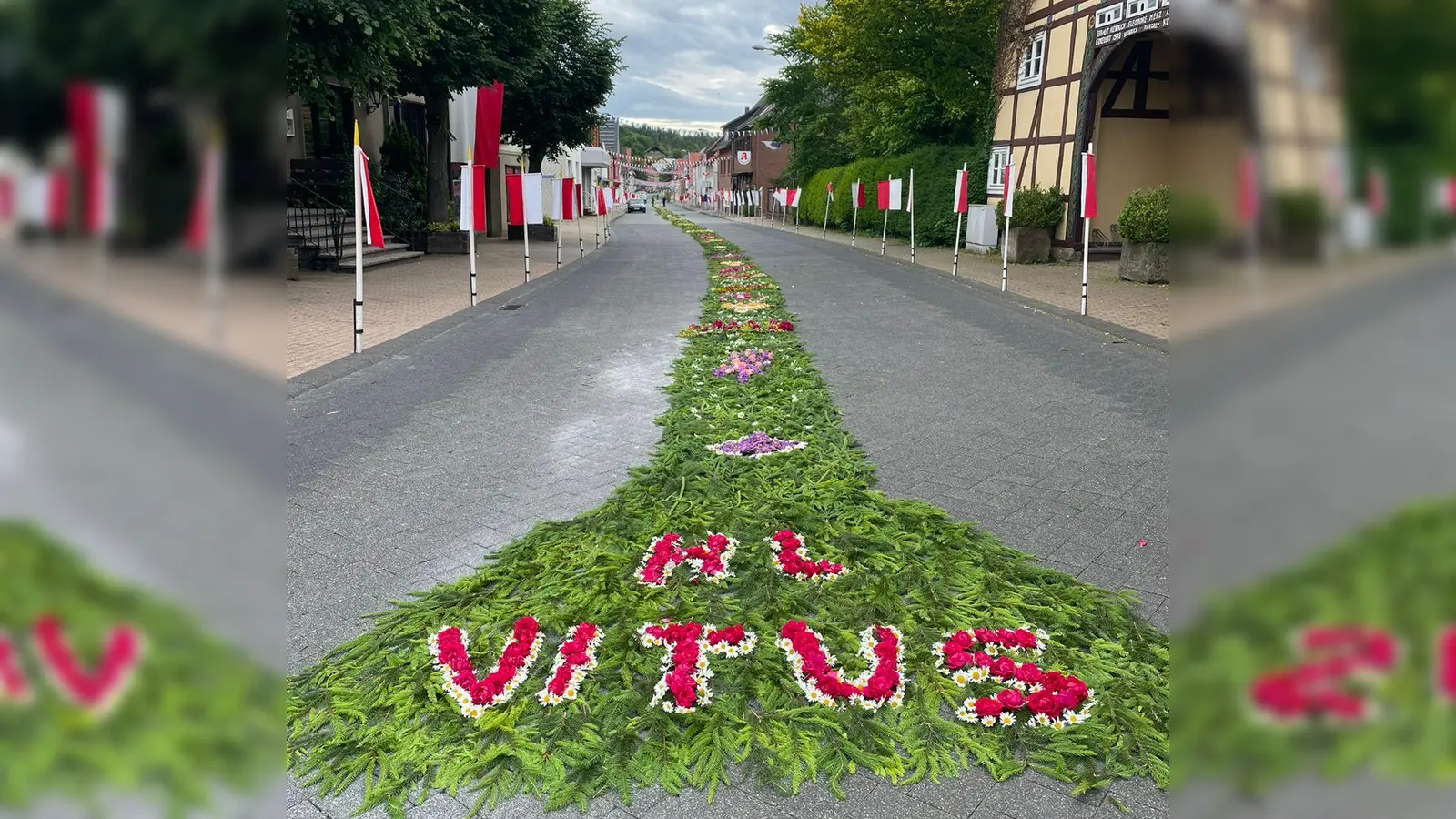 Ein herrlicher Blumenteppich gehört zum schmückenden Beiwerk des Vitusfestes. (Foto: privat)