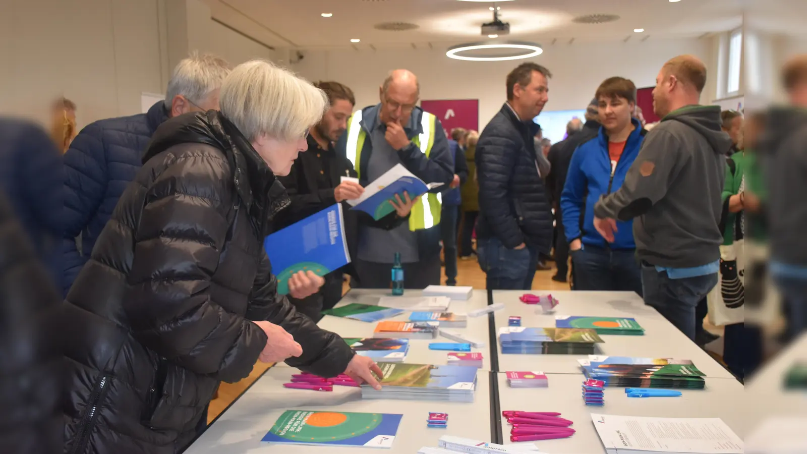 Eindrücke vom Bürgerdialog zur geplanten Stromtrasse in Brakel. (Foto: Barbara Siebrecht)