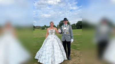 Königspaar 2023/25 Mario Bönning und Melanie Garbe. (Foto: Schützenverein Lauenförde)