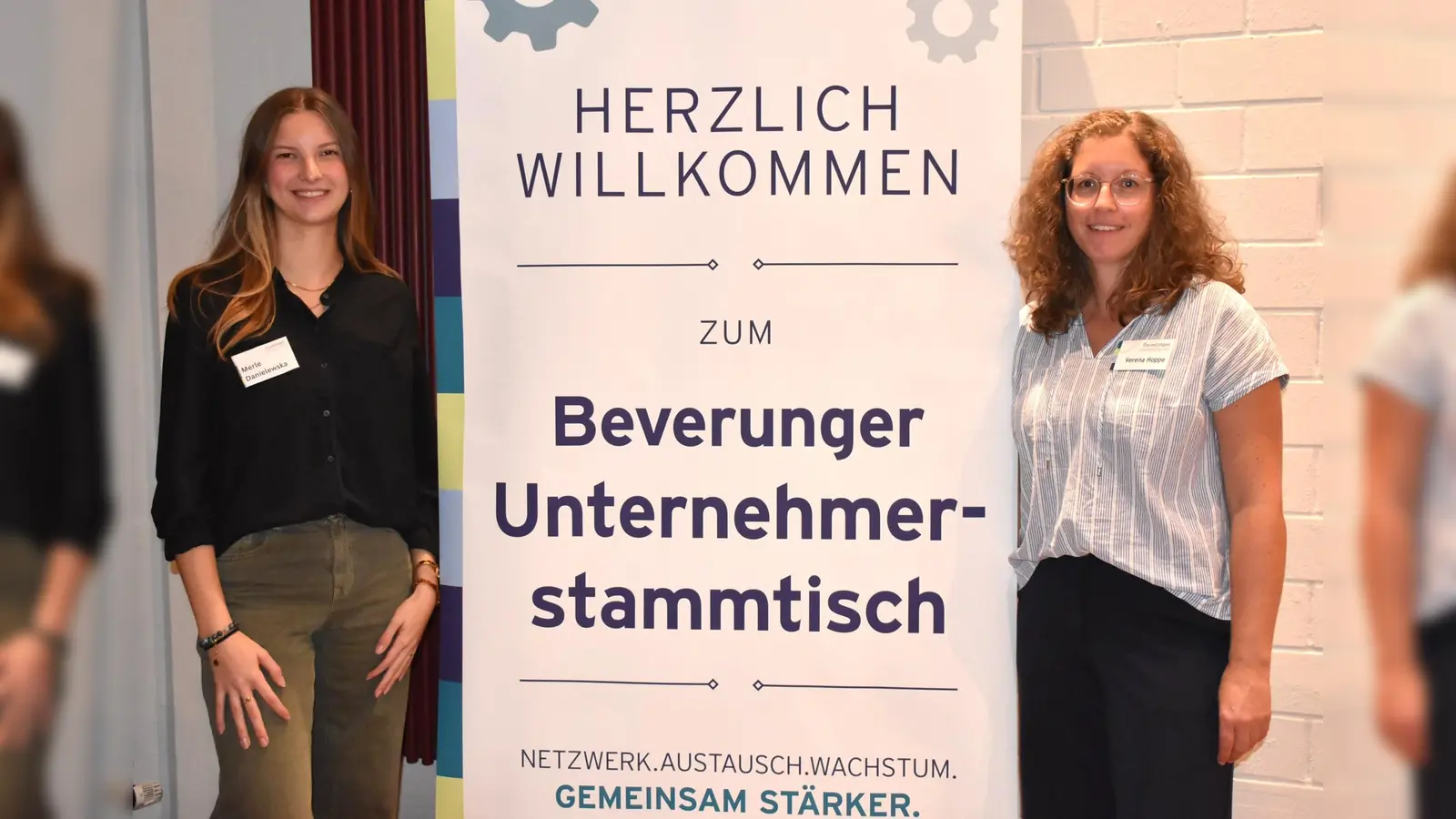 Merle Danielewska , Verena Hoppe und Nicole Bartolles (nicht im Bild) von Beverungen Marketing hatten den Abend organisiert.  (Foto: Barbara Siebrecht)