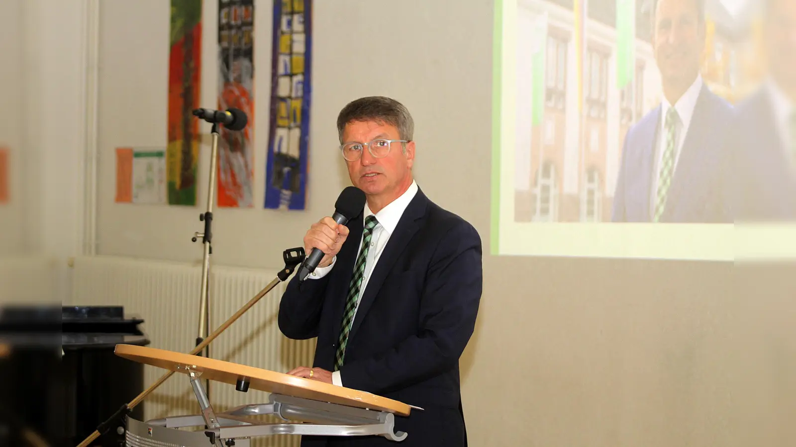 Landrat Michael Stickeln eröffnete die Internationalen Wochen gegen Rassismus im Kreis Höxter. Die Aktionswochen stehen bis zum 24. März unter dem Motto „Menschenrechte für alle“.  (Foto: Kreis Höxter)