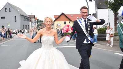 Festzug beim Schützenfest in Dalhausen (Foto: Peter Vössing)