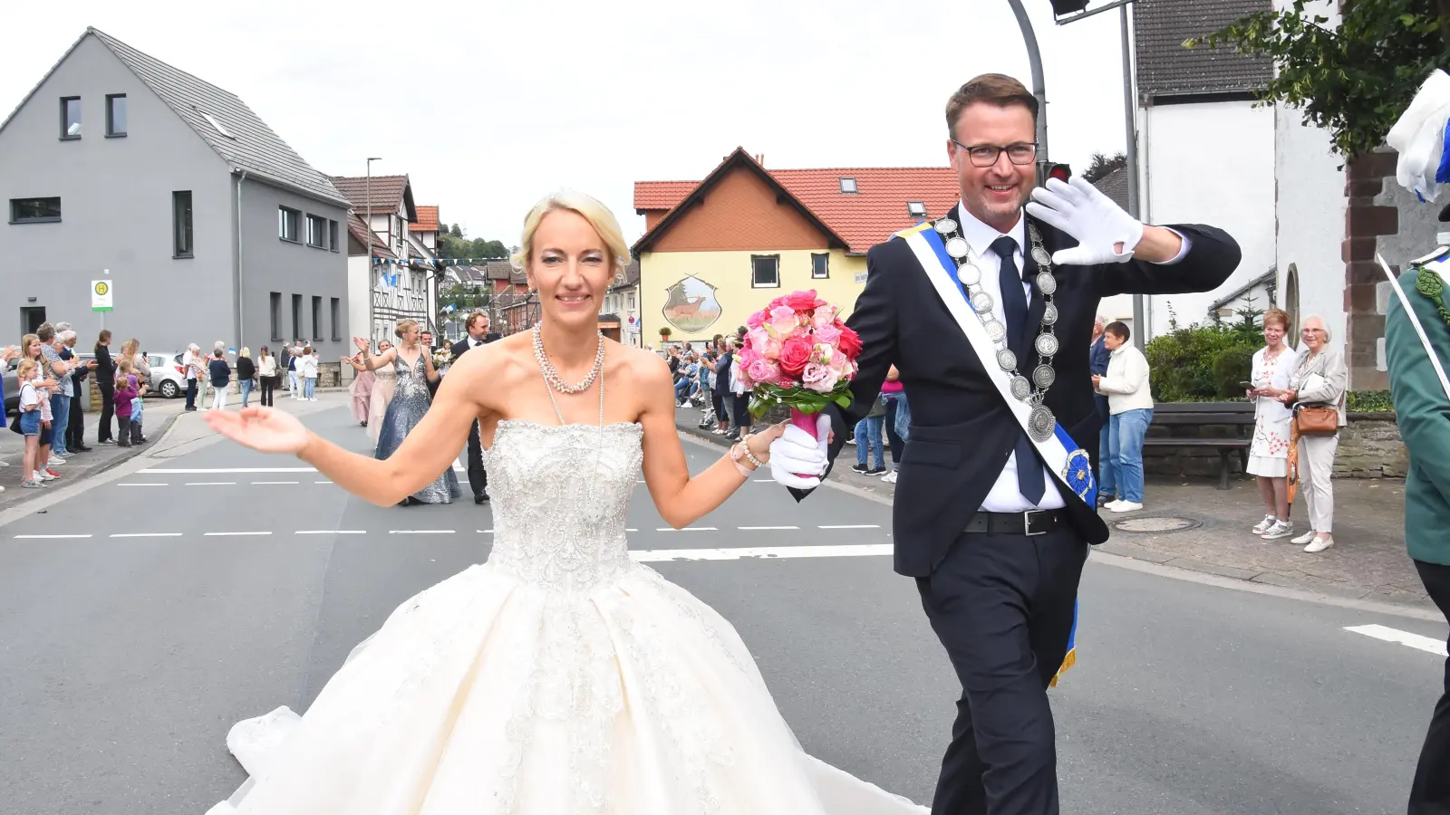 Festzug beim Schützenfest in Dalhausen (Foto: Peter Vössing)