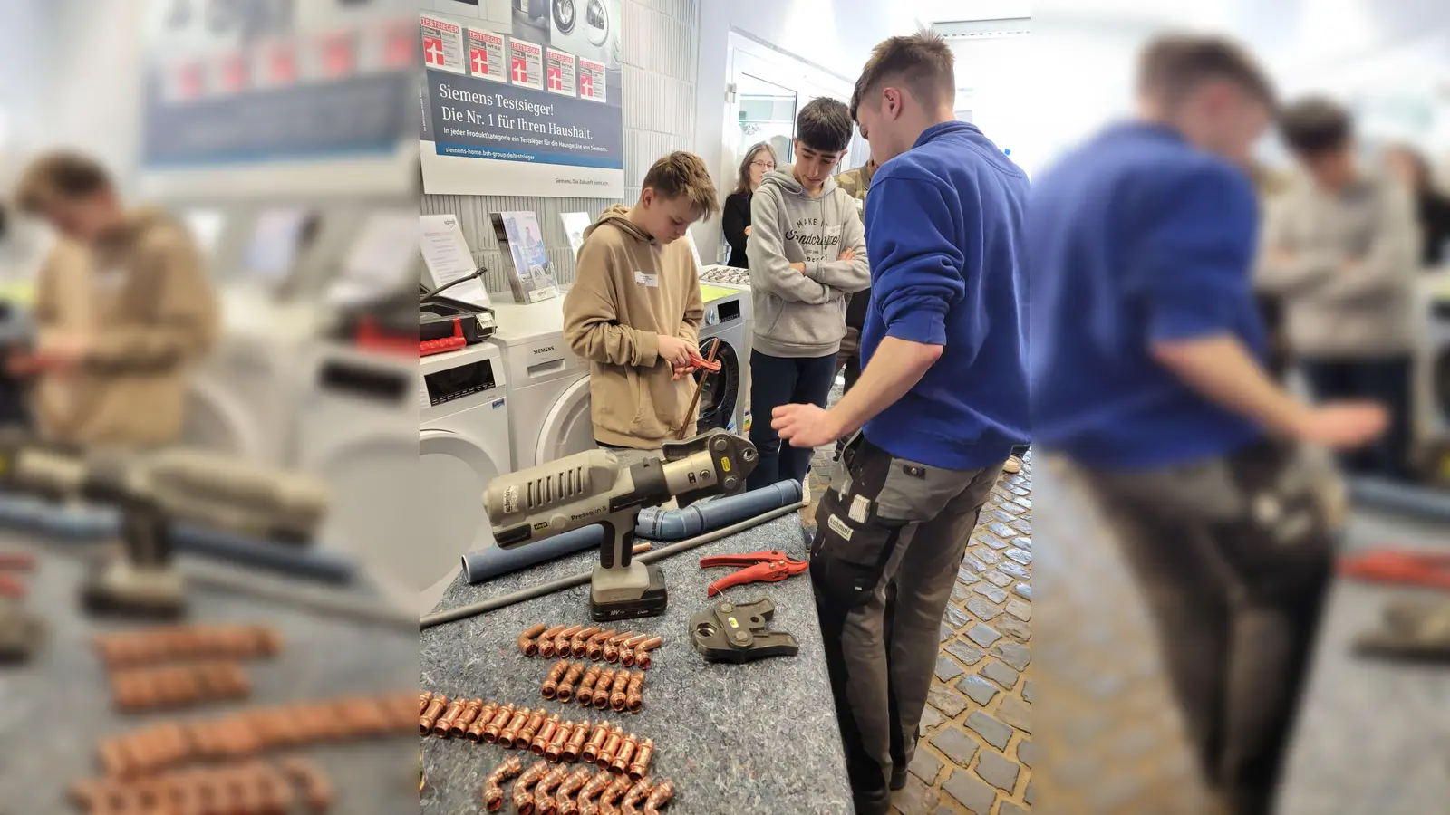 Bei der Betriebsfelderkundung. (Foto: Stadt Warburg)