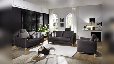 Boxspringsofas warten mit den gleichen Vorzügen auf wie ihre Artverwand-ten aus dem Schlafzimmer. (Foto: DGM/Ponsel)